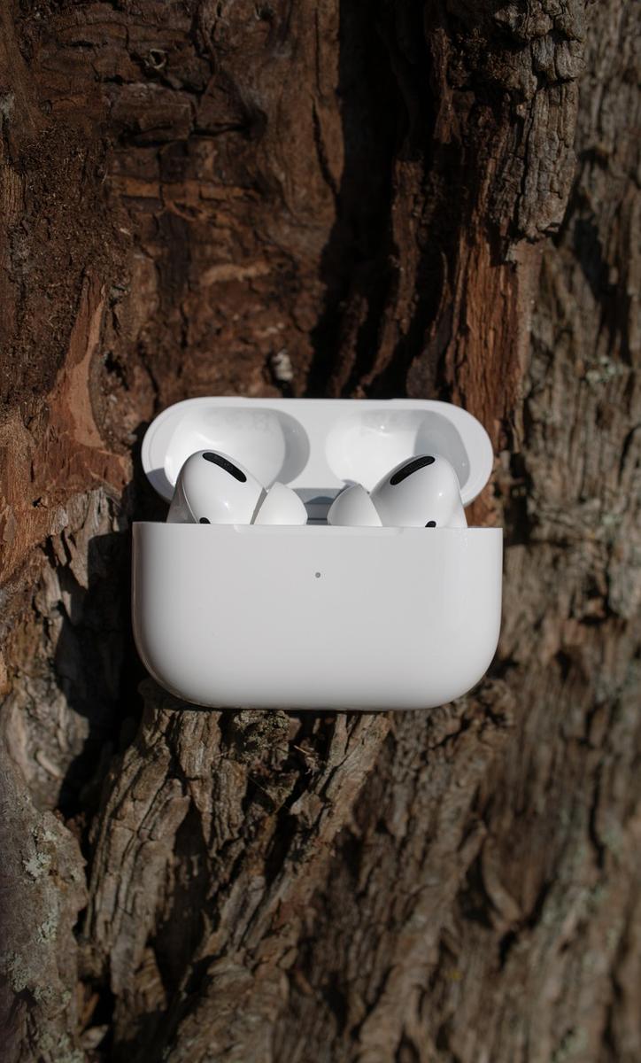 AirPods charging